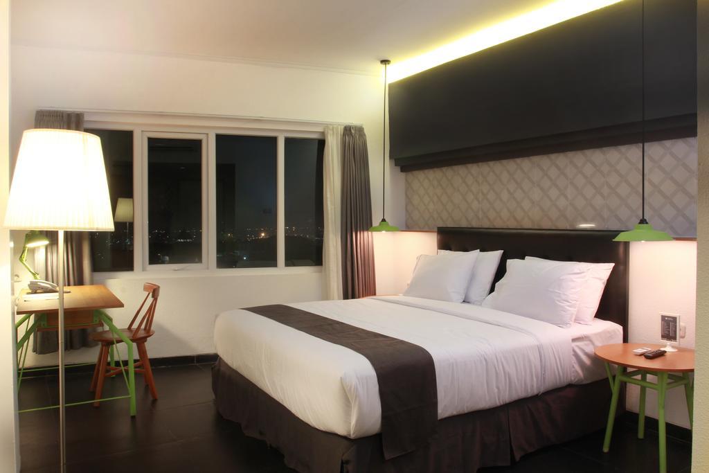 Hotel Candiview Semarang Szoba fotó